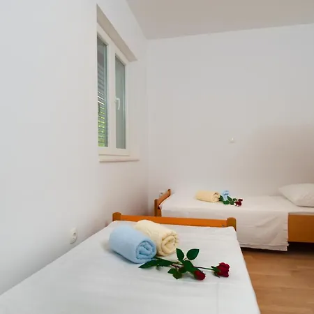 Dana Apartment *