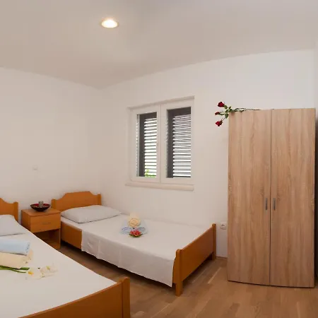 Dana Apartment *